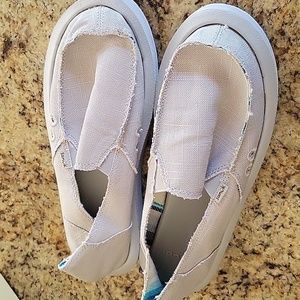 Woman's Sanuk size 10 gray shoes